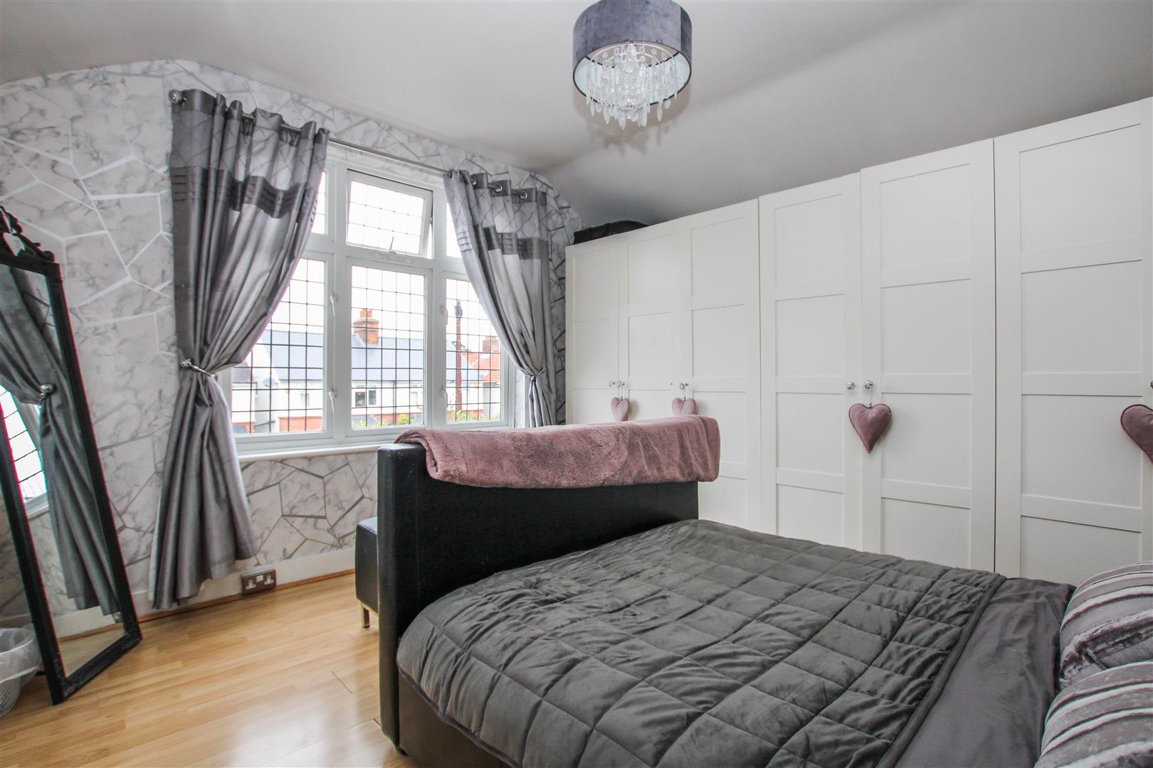 Western Avenue, Brentwood Keith Ashton